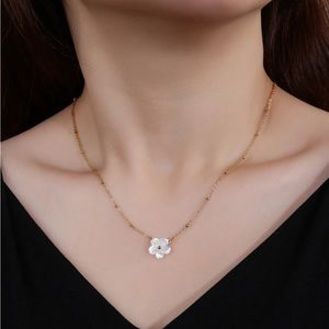 18K Gold Minimalist Pendant Necklace, Minimalist Flover Pendant Necklace